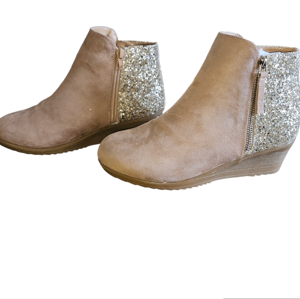 NWT Report Taupe Willumina Wedge Booties Size 5Y